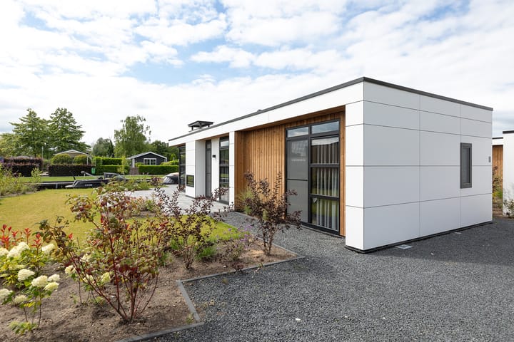 Foto 21 van Nieuw-Loosdrechtsedijk 215-CH007