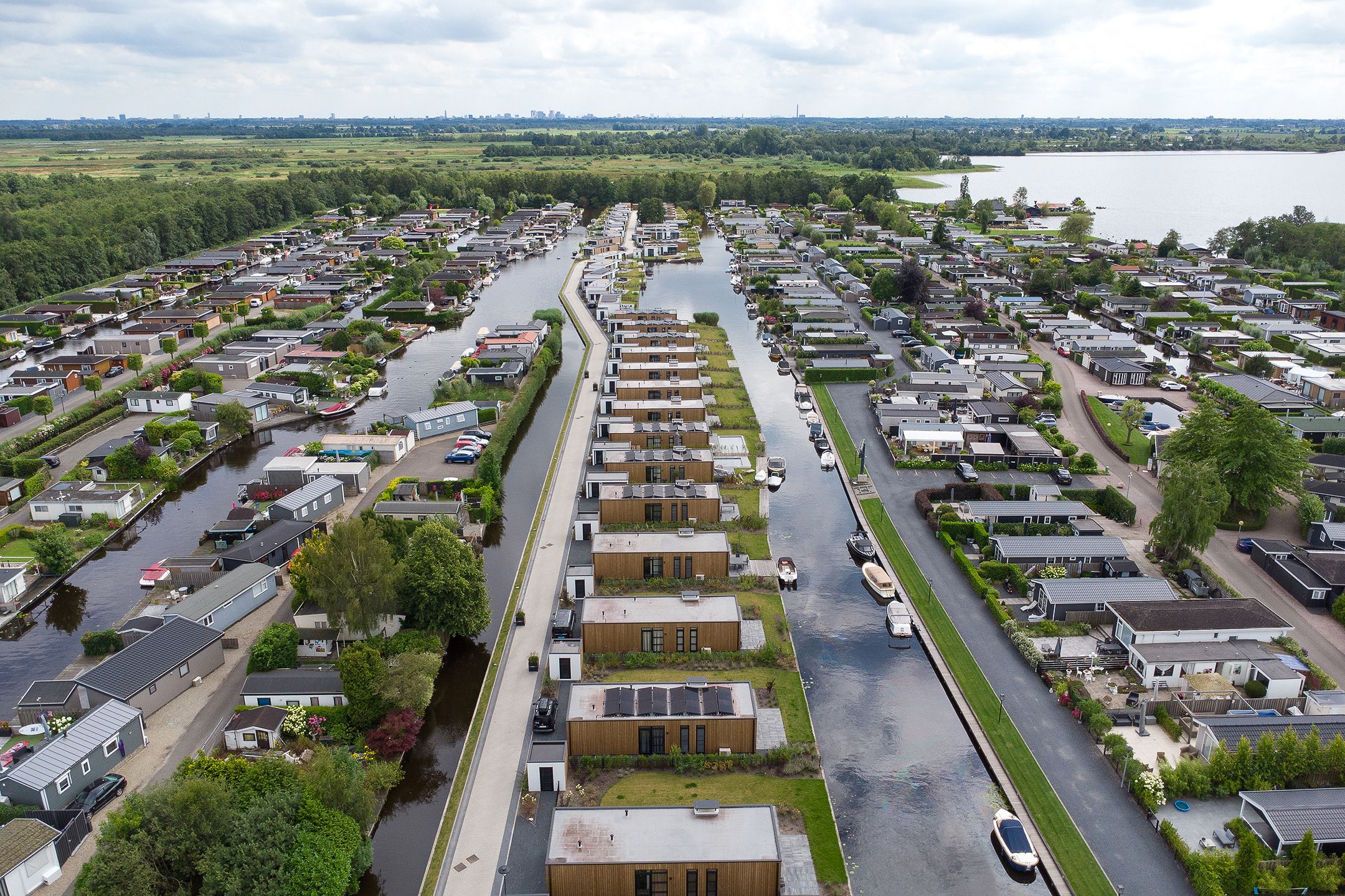 Foto 24 van Nieuw-Loosdrechtsedijk 215-CH007