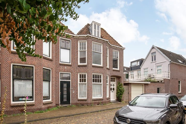 Bekijk foto 1 van Tesselschadestraat 2