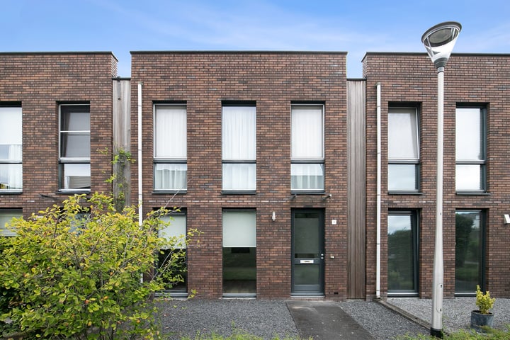 Bekijk foto 1 van Waardenburgstraat 18