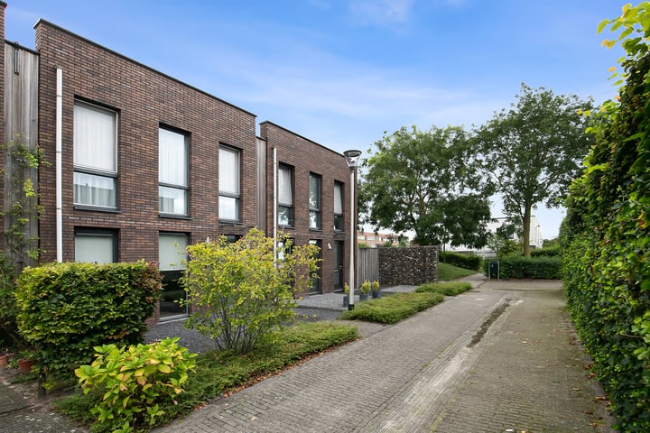 Bekijk foto 2 van Waardenburgstraat 18