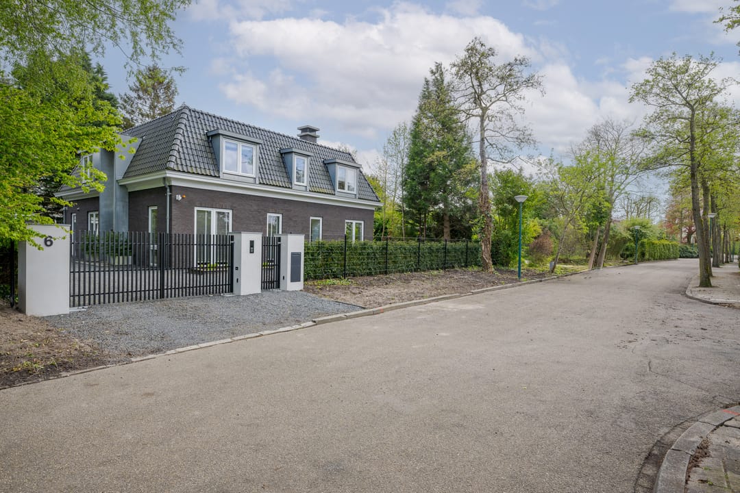 Foto 2 van van Brouchovenlaan 6