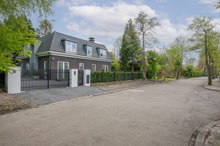 Foto 2 van van Brouchovenlaan 6