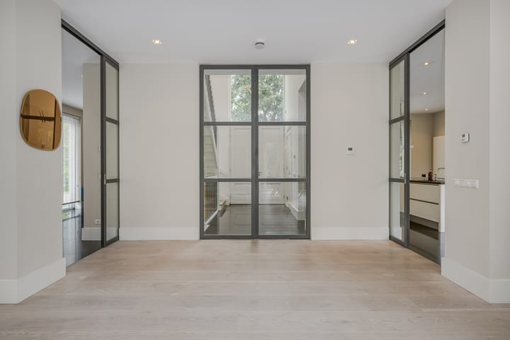 Foto 6 van van Brouchovenlaan 6