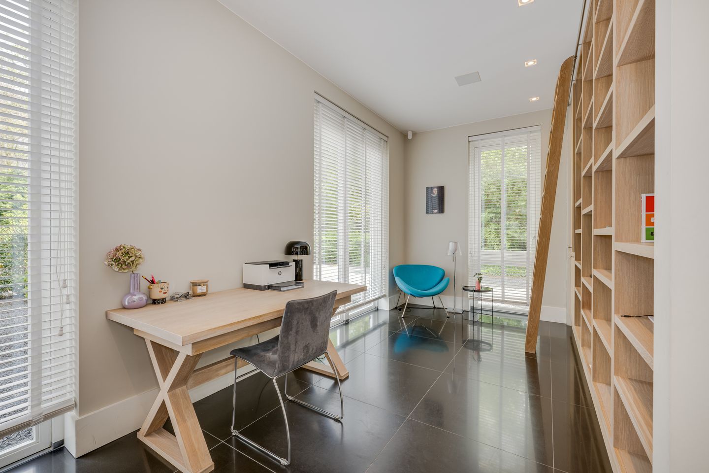 Foto 19 van van Brouchovenlaan 6