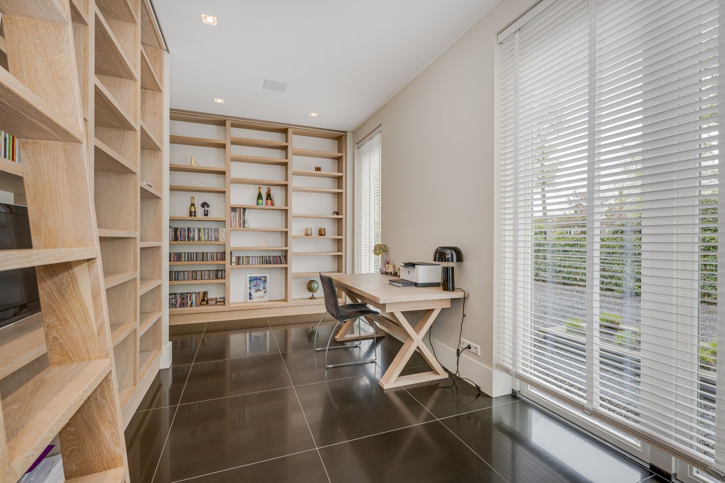 Foto 20 van van Brouchovenlaan 6