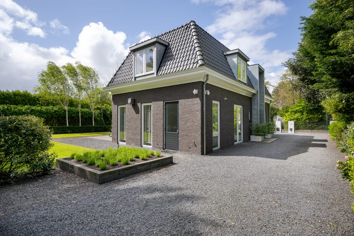 Foto 50 van van Brouchovenlaan 6