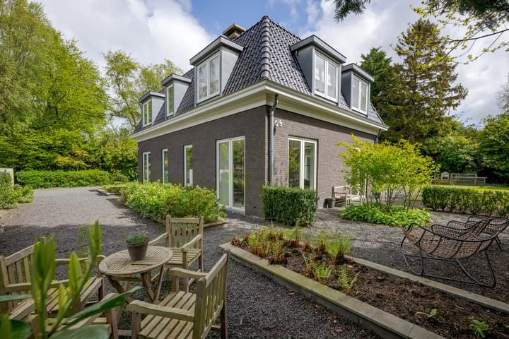 Foto 62 van van Brouchovenlaan 6