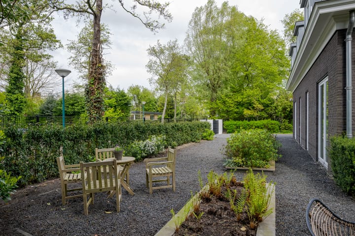 Foto 63 van van Brouchovenlaan 6