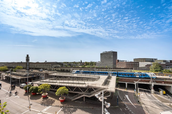 Bekijk foto 4 van Stationsplein 35