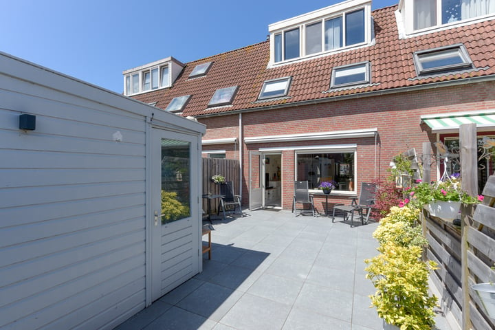 View photo 15 of Dr. J. Presserstraat 255