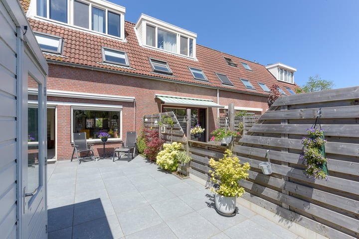 View photo 16 of Dr. J. Presserstraat 255