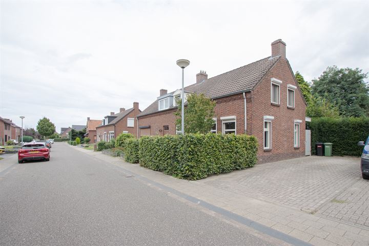 Bekijk foto 37 van Esdoornstraat 22