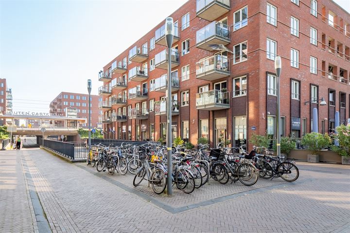 Bekijk foto 4 van Piazza 42