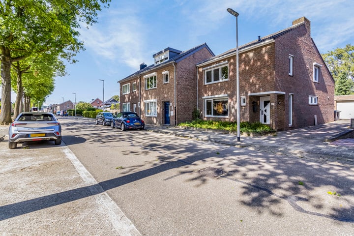 Bekijk foto 3 van Leon Biessenstraat 99