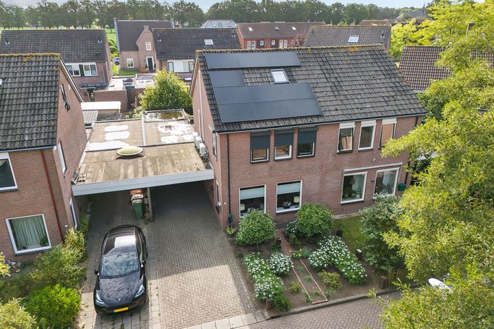 Bekijk foto 3 van Meester van Engbrinkstraat 9