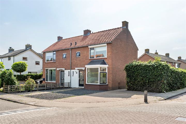 Bekijk foto 4 van Sportveldstraat 63