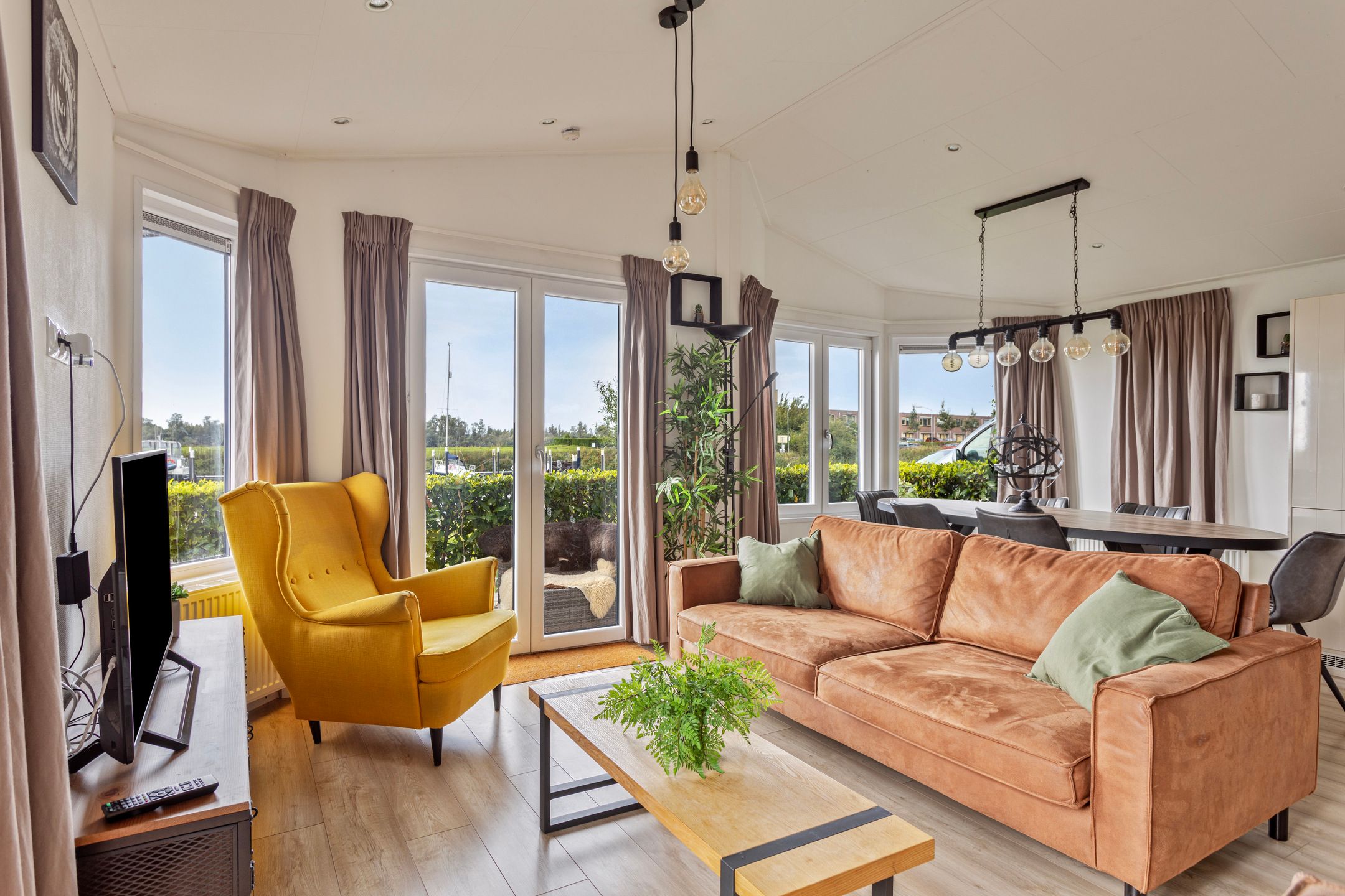 Foto 3 van Rijksstraatweg 186-302