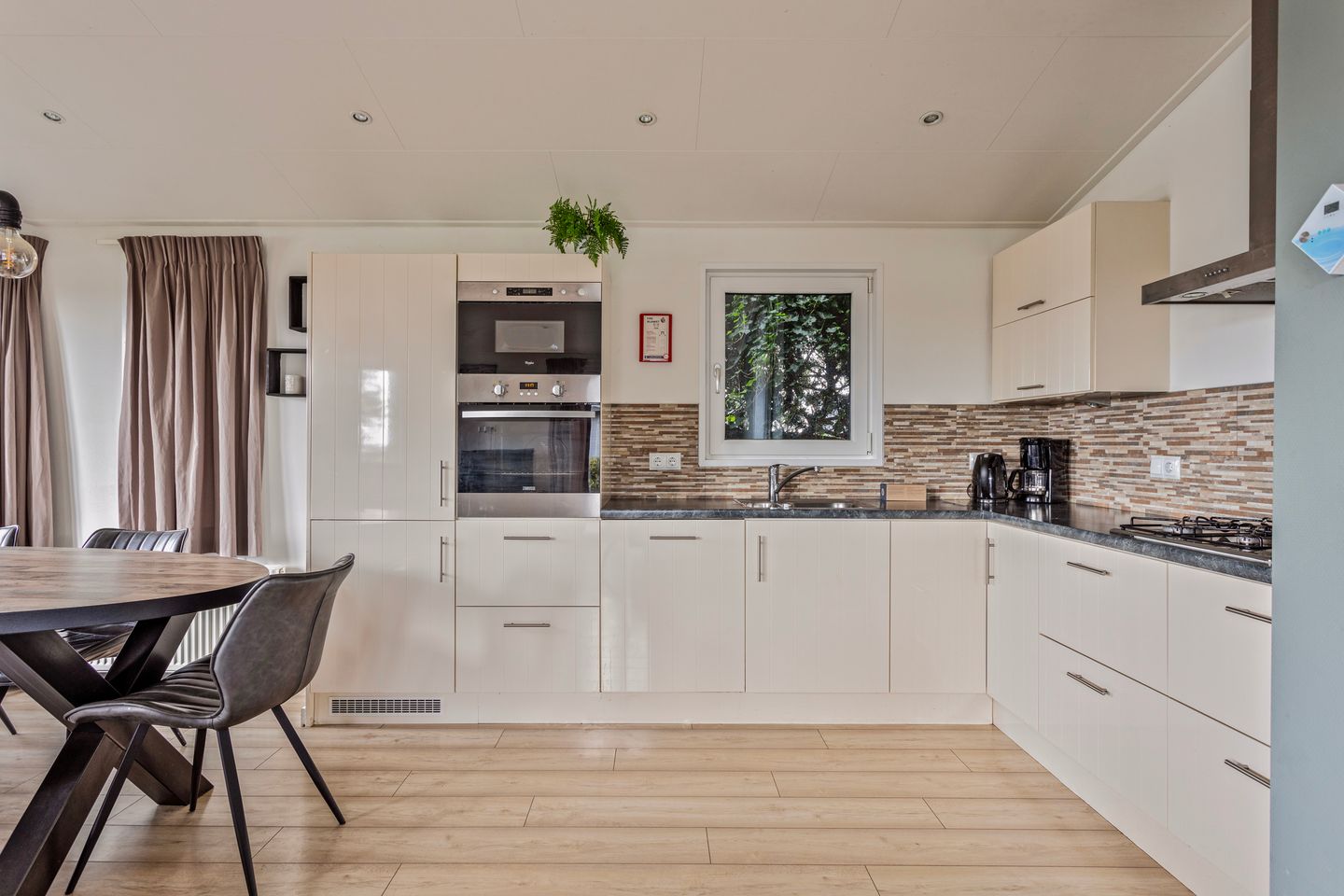 Foto 4 van Rijksstraatweg 186-302