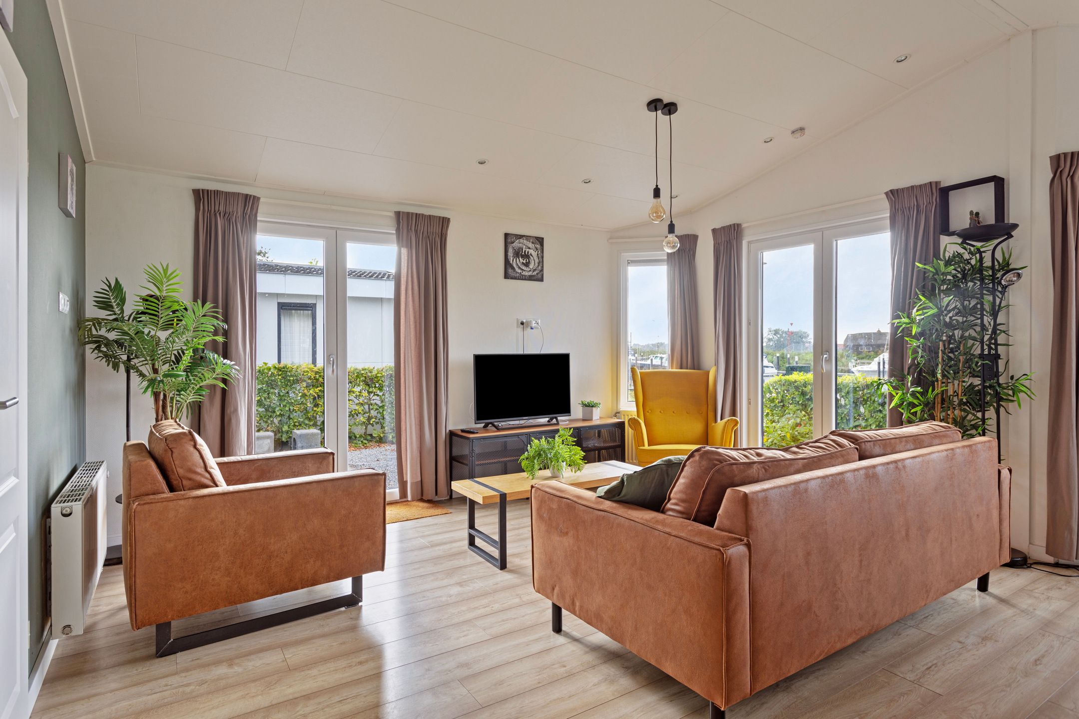 Foto 9 van Rijksstraatweg 186-302