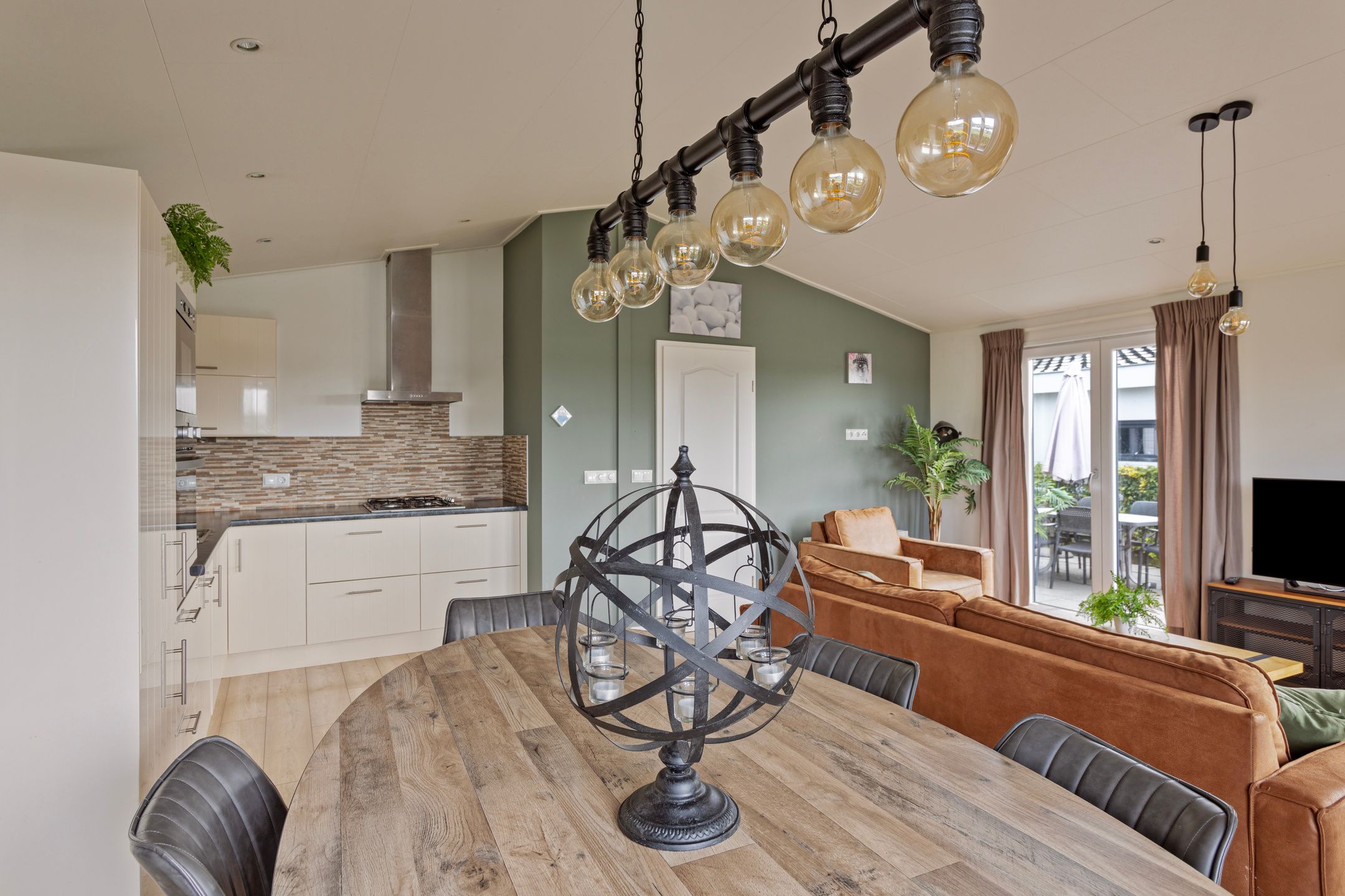 Foto 12 van Rijksstraatweg 186-302