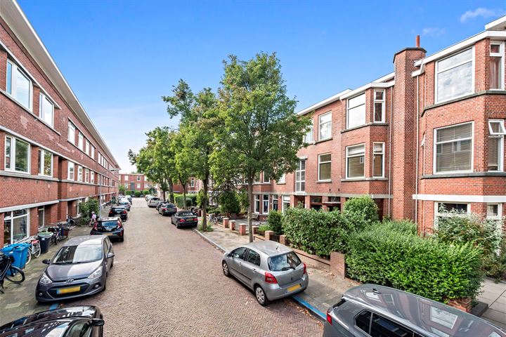 View photo 2 of van Gaesbekestraat 10