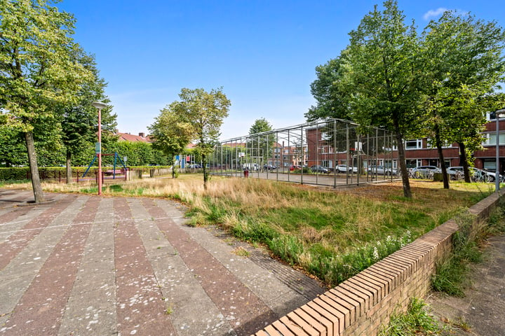 Bekijk foto 33 van van Gaesbekestraat 10