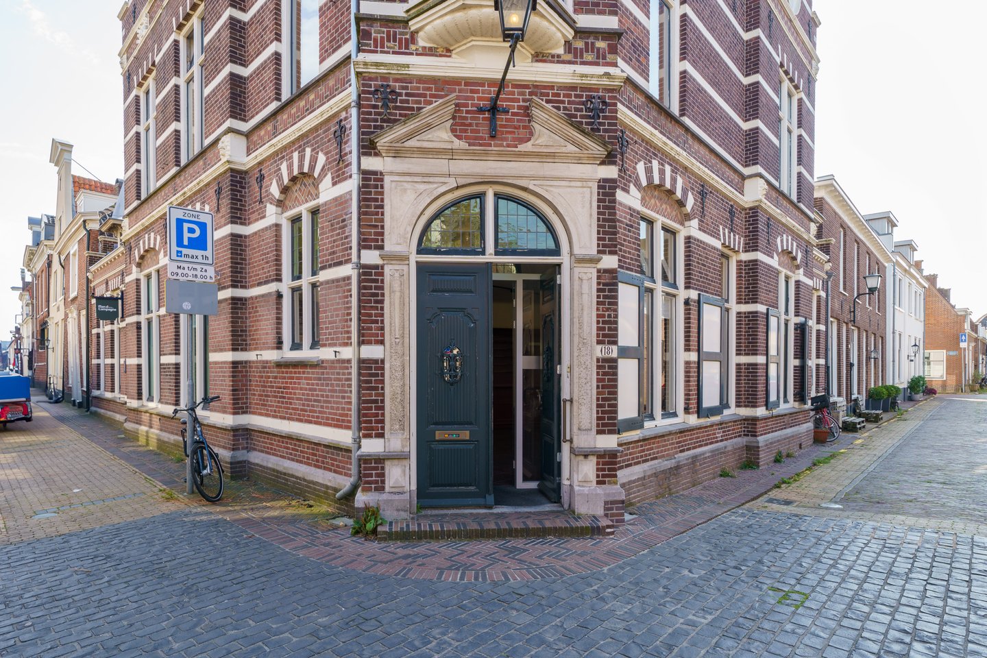 Bekijk foto 2 van Pastoorstraat 18