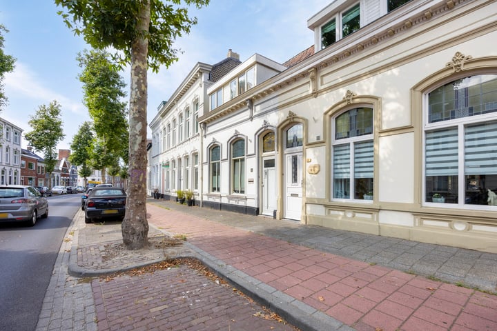 Bekijk foto 2 van Auvergnestraat 12