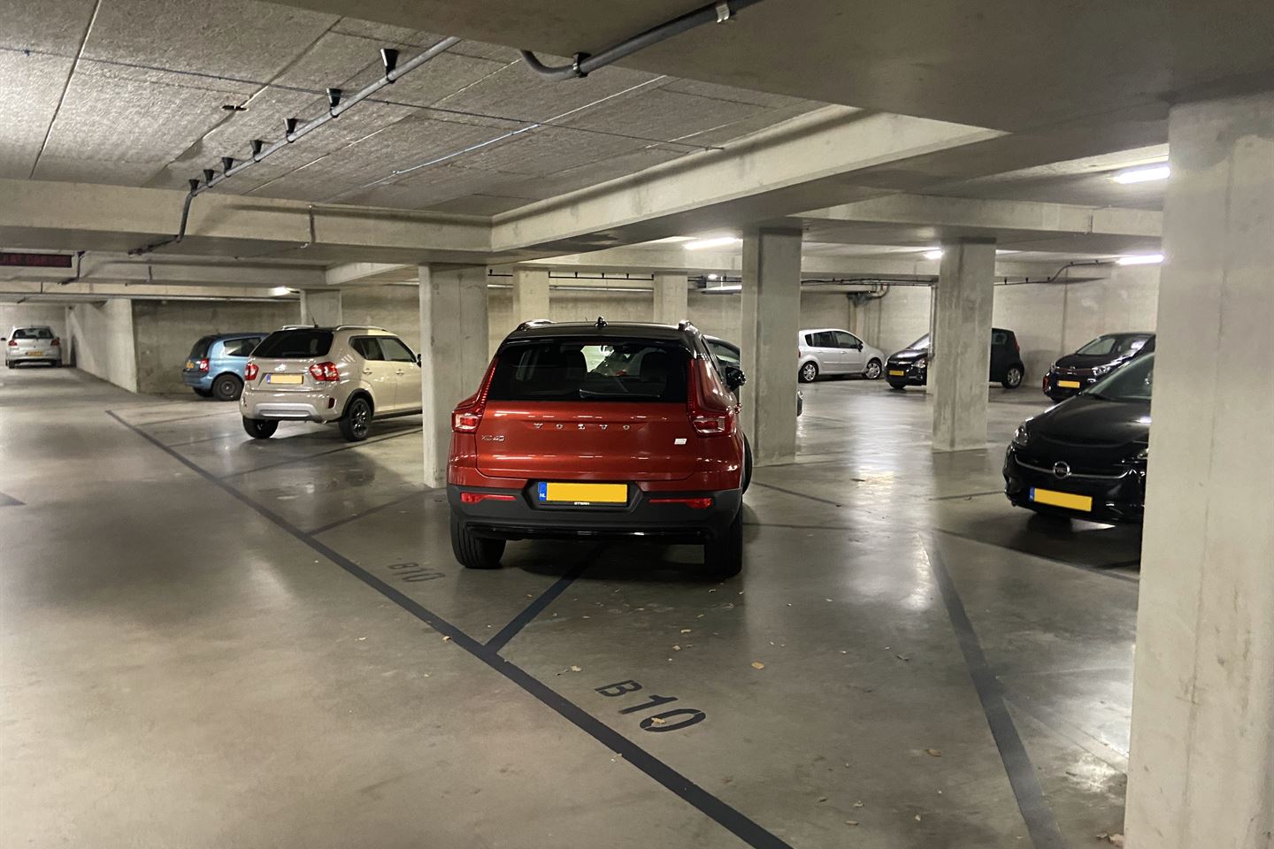 View photo 4 of Henri Dunantplein parkeerplaatsen