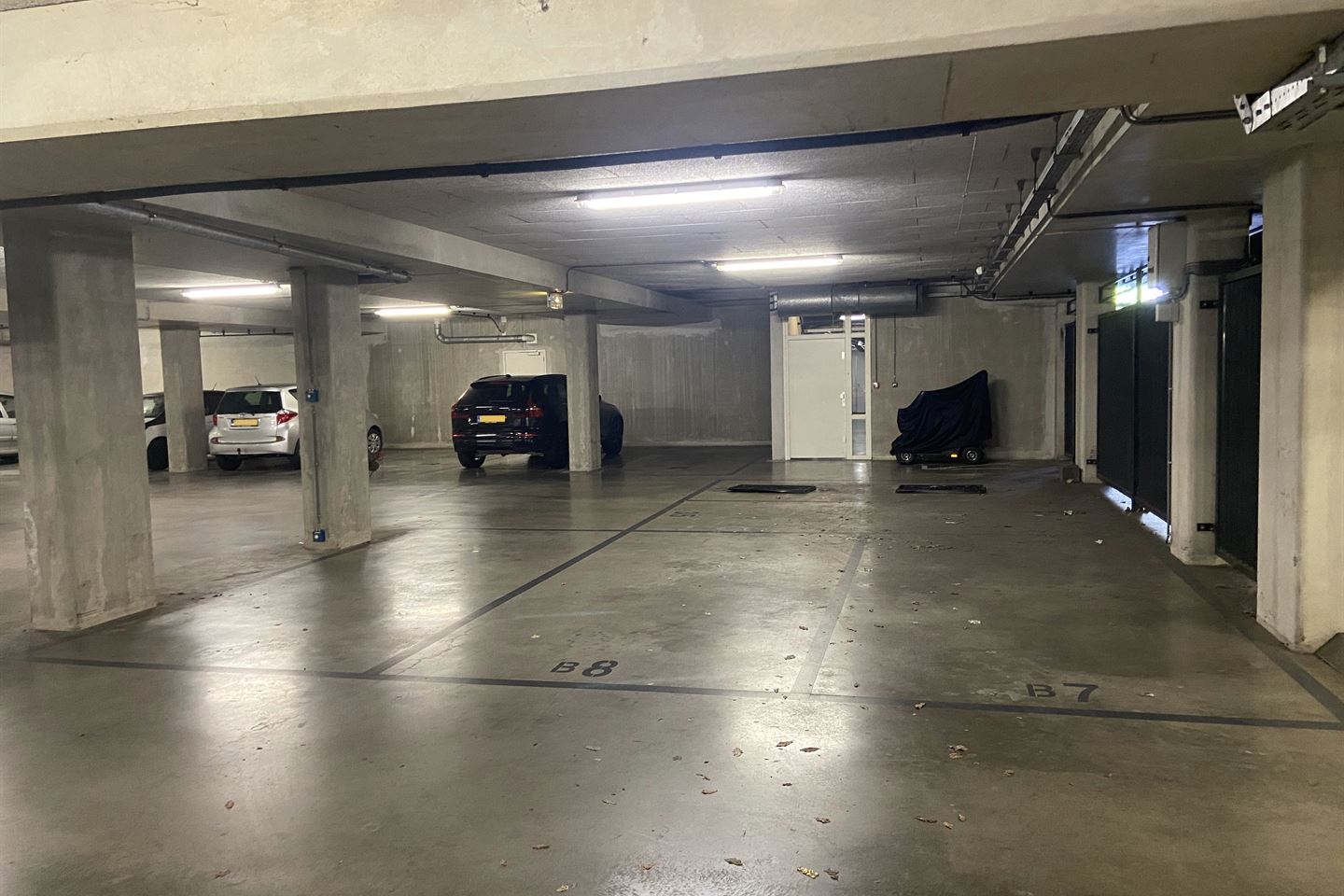 Bekijk foto 3 van Henri Dunantplein parkeerplaatsen