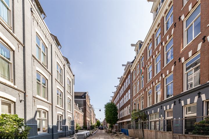 View photo 5 of Fokke Simonszstraat 4-2