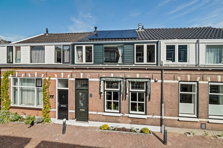 View photo 1 of J.W.C. Bloemstraat 11