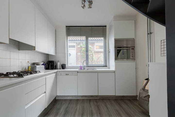 Photo 15 of Hoogzwanenstraat 114