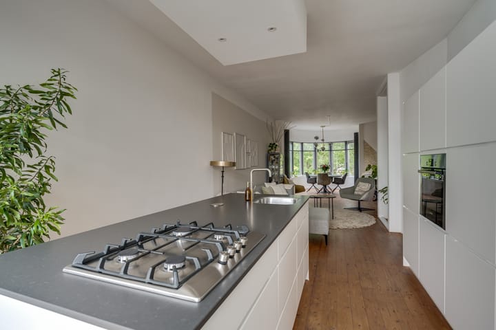 Foto 12 van Caan van Necklaan 202