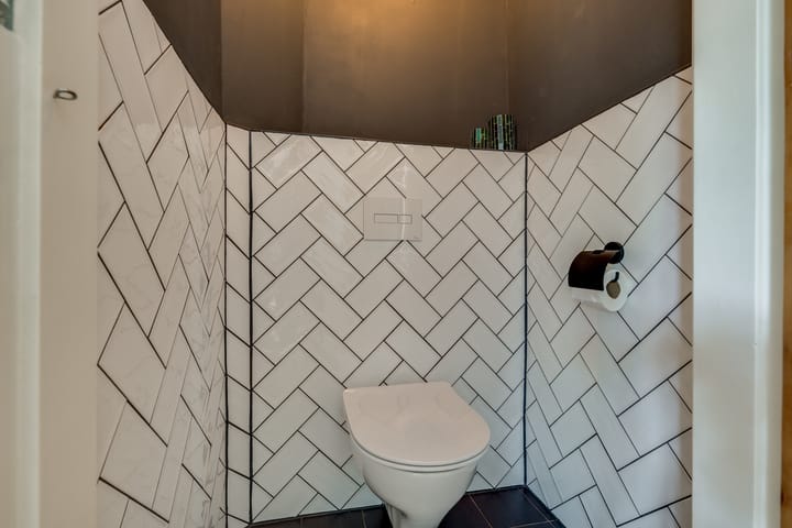 Foto 13 van Caan van Necklaan 202