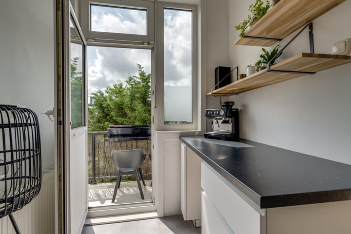 Foto 15 van Caan van Necklaan 202