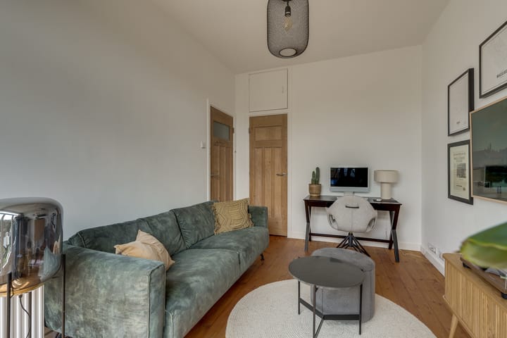 Foto 25 van Caan van Necklaan 202