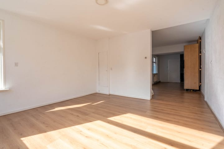 Foto 8 van Middenweg 16