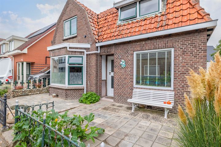 Bekijk foto 3 van Sint Odulphusstraat 4