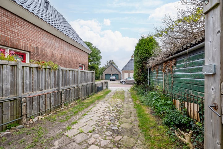 Bekijk foto 36 van Sint Odulphusstraat 4