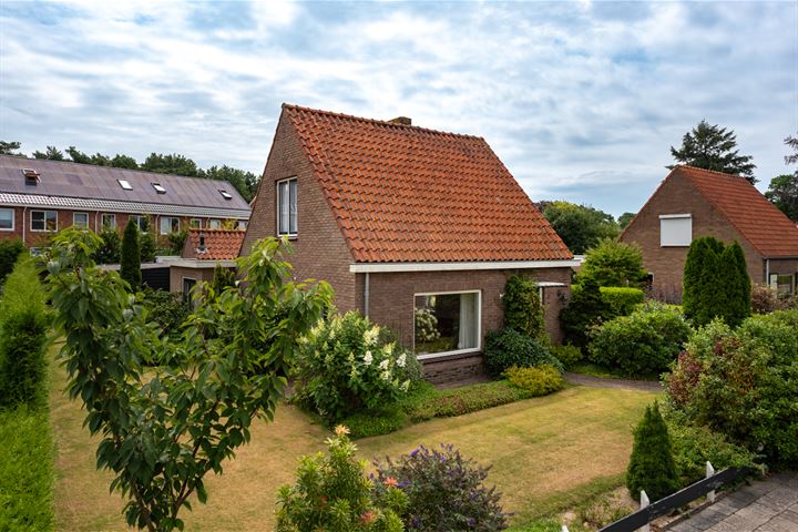 View photo 2 of Prunusstraat 13