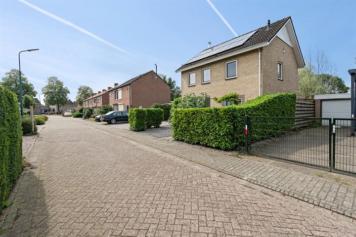 Bekijk foto 4 van Korenbloemstraat 15