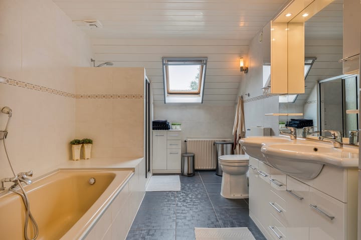 Photo 37 of Stationsweg 15