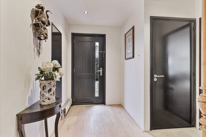 Foto 11 van van Middelhovenstraat 36