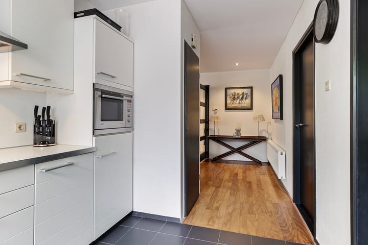 Foto 27 van van Middelhovenstraat 36