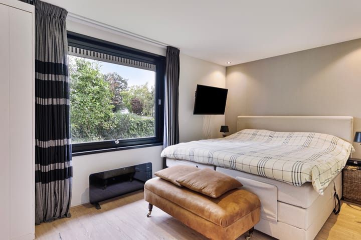 Foto 33 van van Middelhovenstraat 36