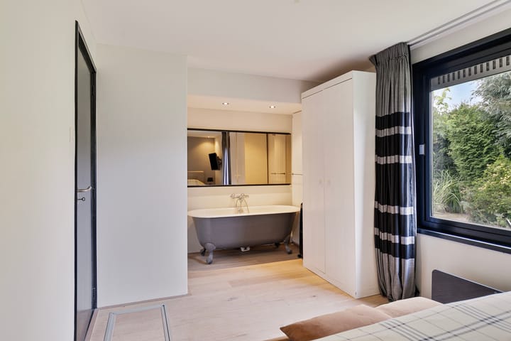 Foto 34 van van Middelhovenstraat 36