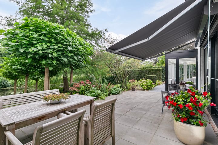 Foto 1 van van Middelhovenstraat 36