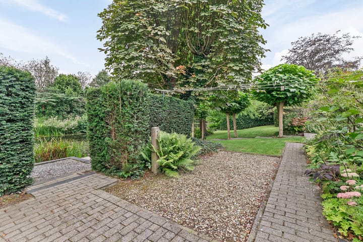 Foto 44 van van Middelhovenstraat 36